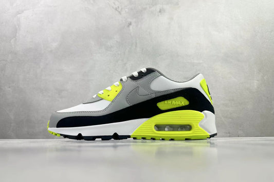 Nike Air Max in Green/Black: Forest Nocturne