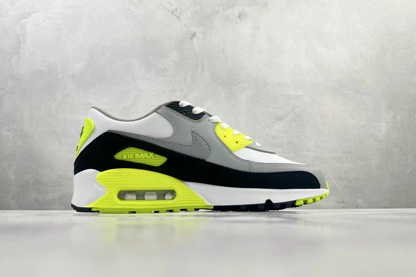 Nike Air Max in Green/Black: Forest Nocturne