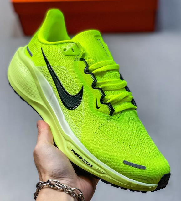 Nike Zoom Sneaker in Green: Urban Jungle