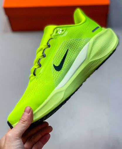 Nike Zoom Sneaker in Green: Urban Jungle