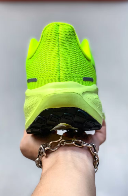 Nike Zoom Sneaker in Green: Urban Jungle