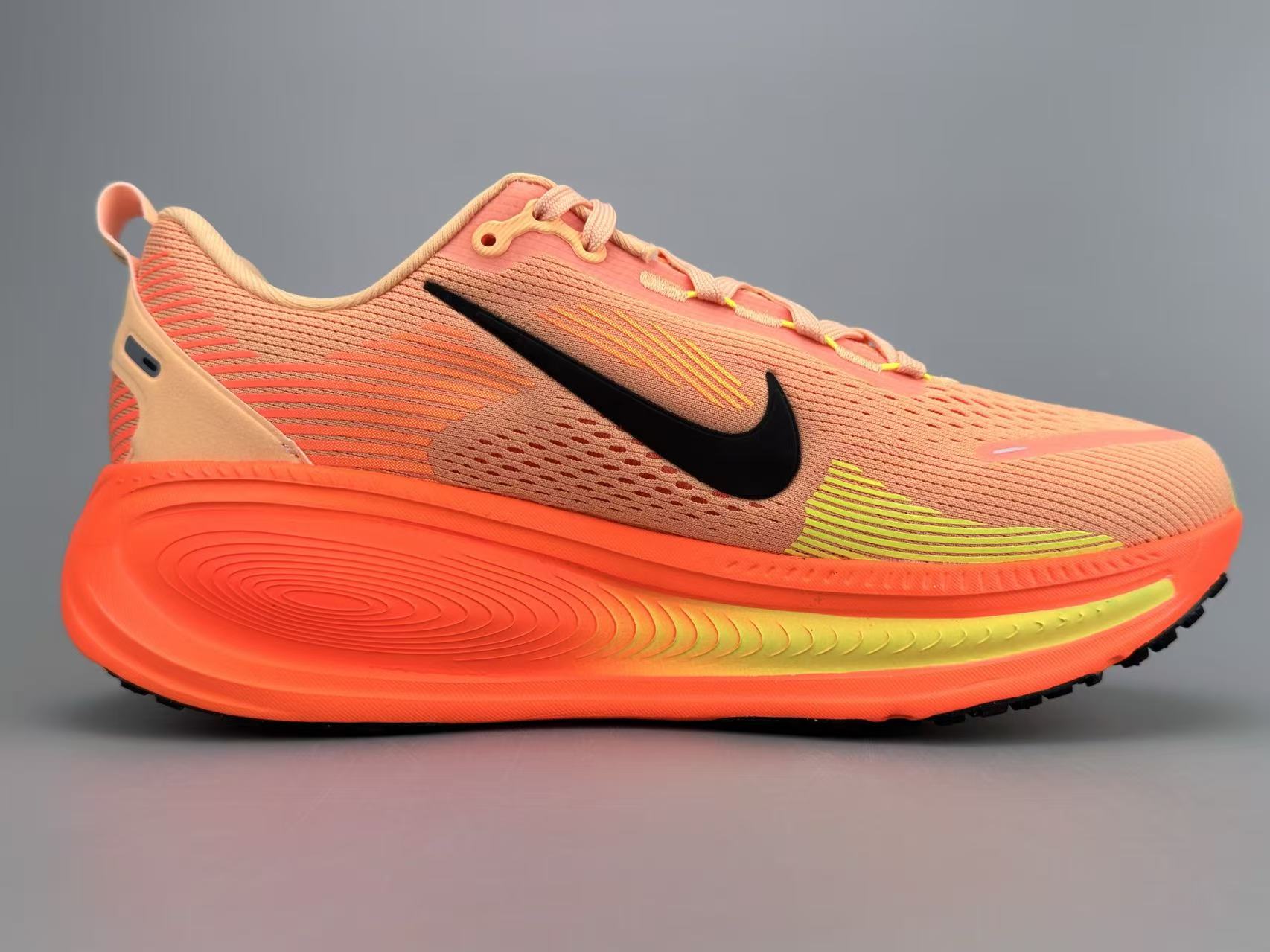 Nike Zoom Vomero 18 in Orange: Solar Plush