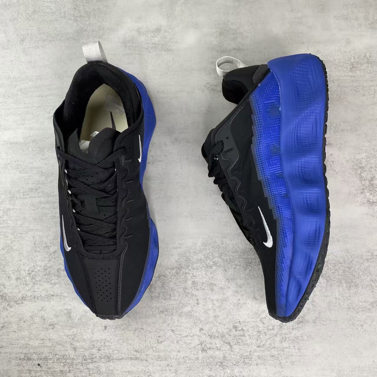 Ava in Black/Blue: Metropolitan Depth