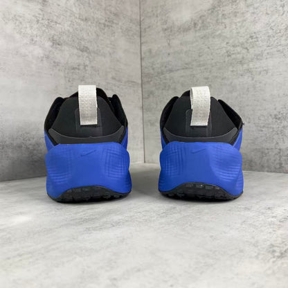 Ava in Black/Blue: Metropolitan Depth