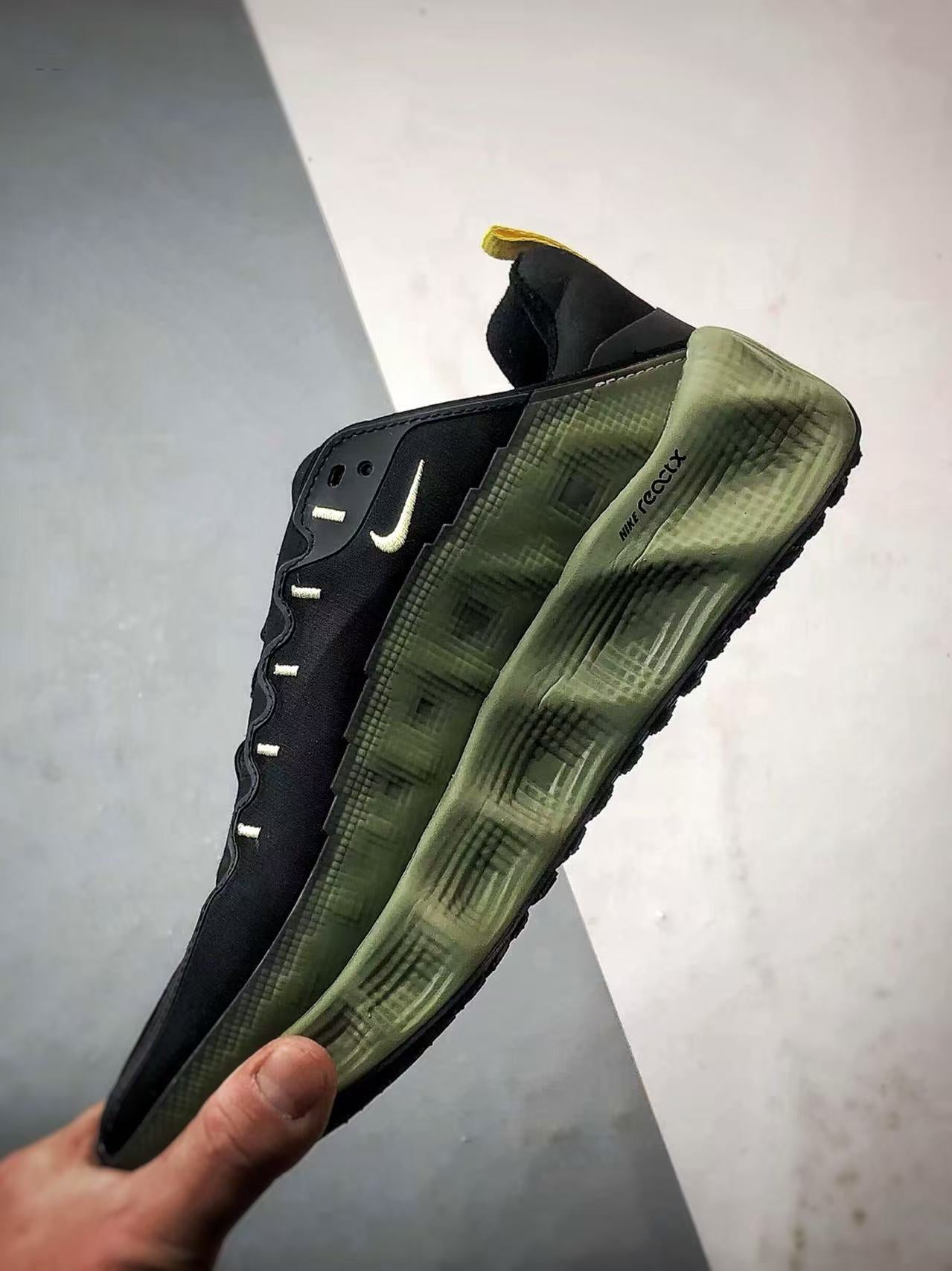 Ava in Black/Green: Enigmatic Verdure