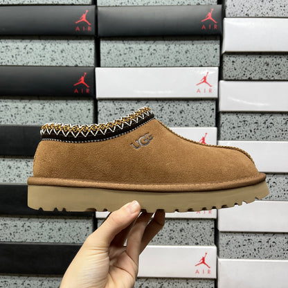UGG Classic Snow Boot in Chestnut