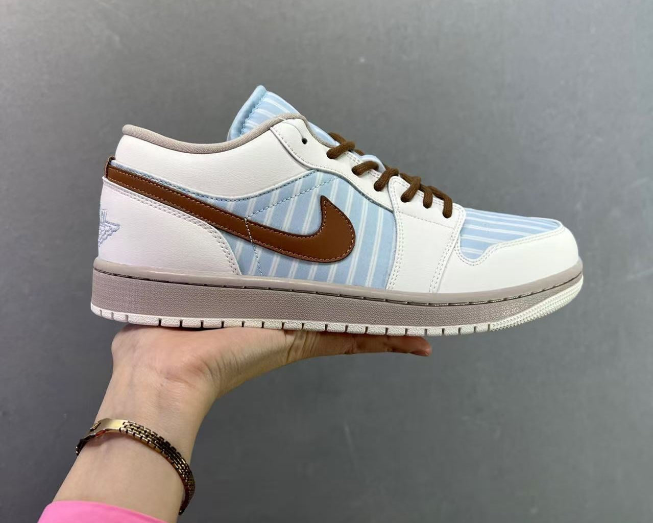 Air Jordan 1 Low “Suit &amp; Tie” – White/Blue Stripe
