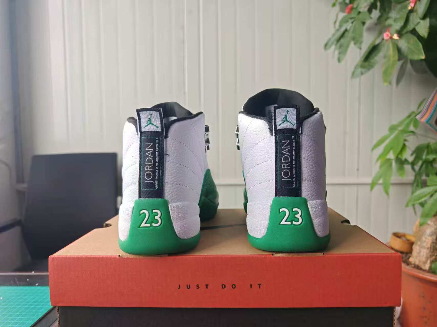 AIR JORDAN 12 RETRO "WHITE / GREEN"