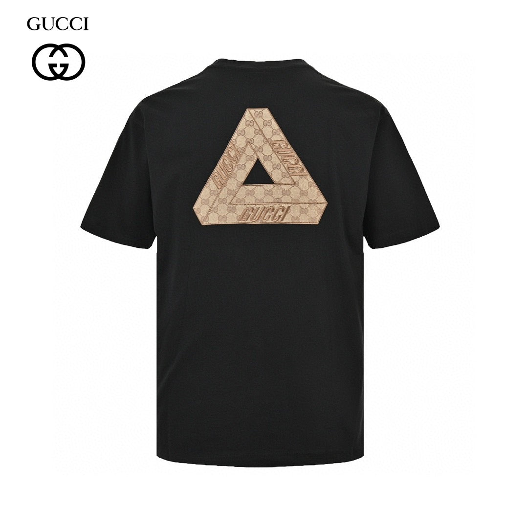 G*u*i triangle logo black t-shirt