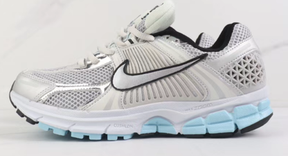 Nike Zoom Vomero 5 in Blue/Grey: Harbor Fog