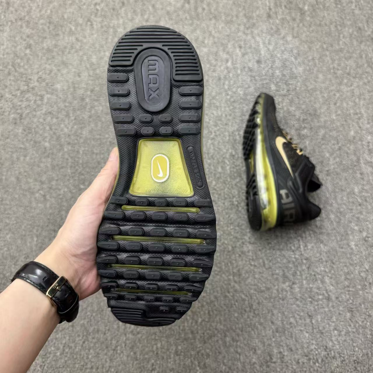 Nike Air Max “Black/Gold” – Luxurious Street Presence