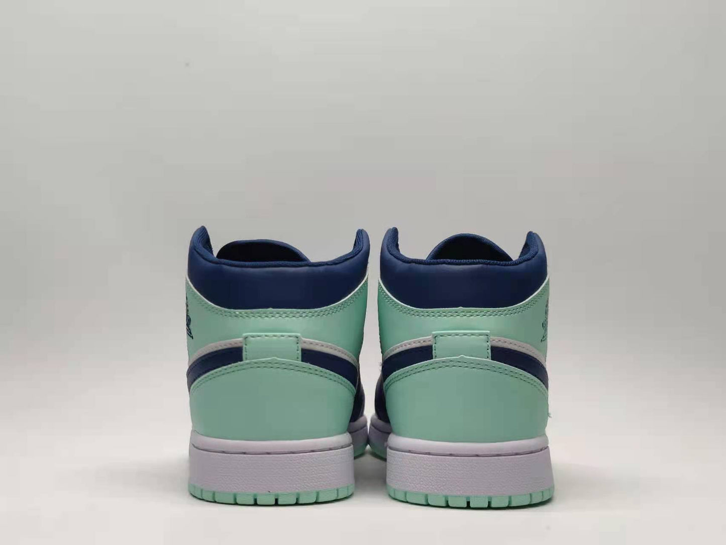 Air Jordan 1 Retro High OG "Leather Mint Green"