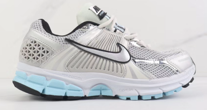 Nike Zoom Vomero 5 in Blue/Grey: Harbor Fog