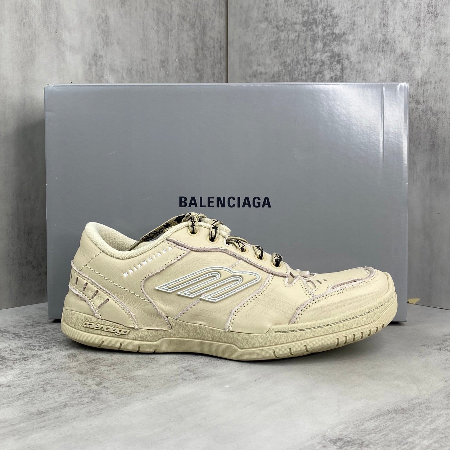 Balenciaga Hamp tons Sneaker in Beige/Grey: Subdued Avant-Garde