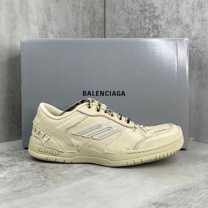 Balenciaga Hamp tons Sneaker in Beige/Grey: Subdued Avant-Garde