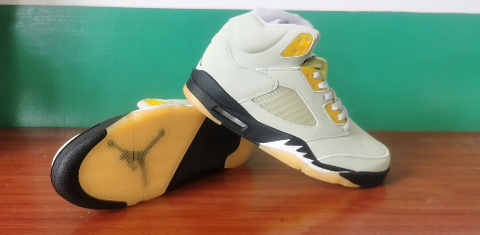 Air Jordan 5 "Light Bone/Club Gold"