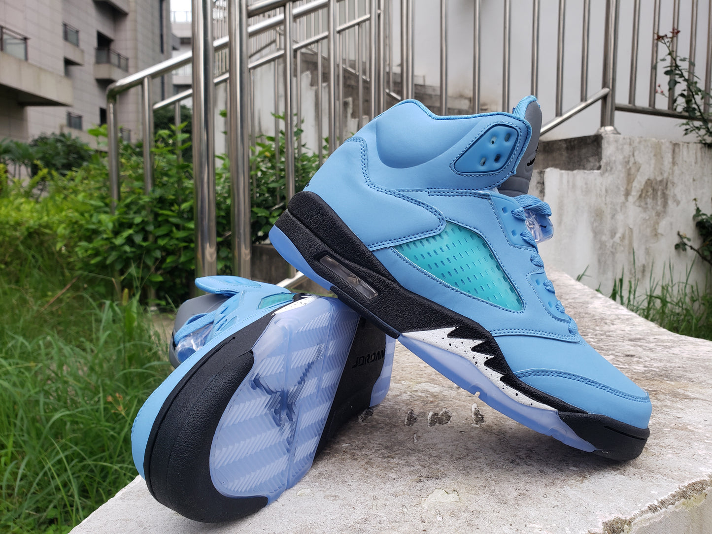 Air Jordan 5 "University Blue"