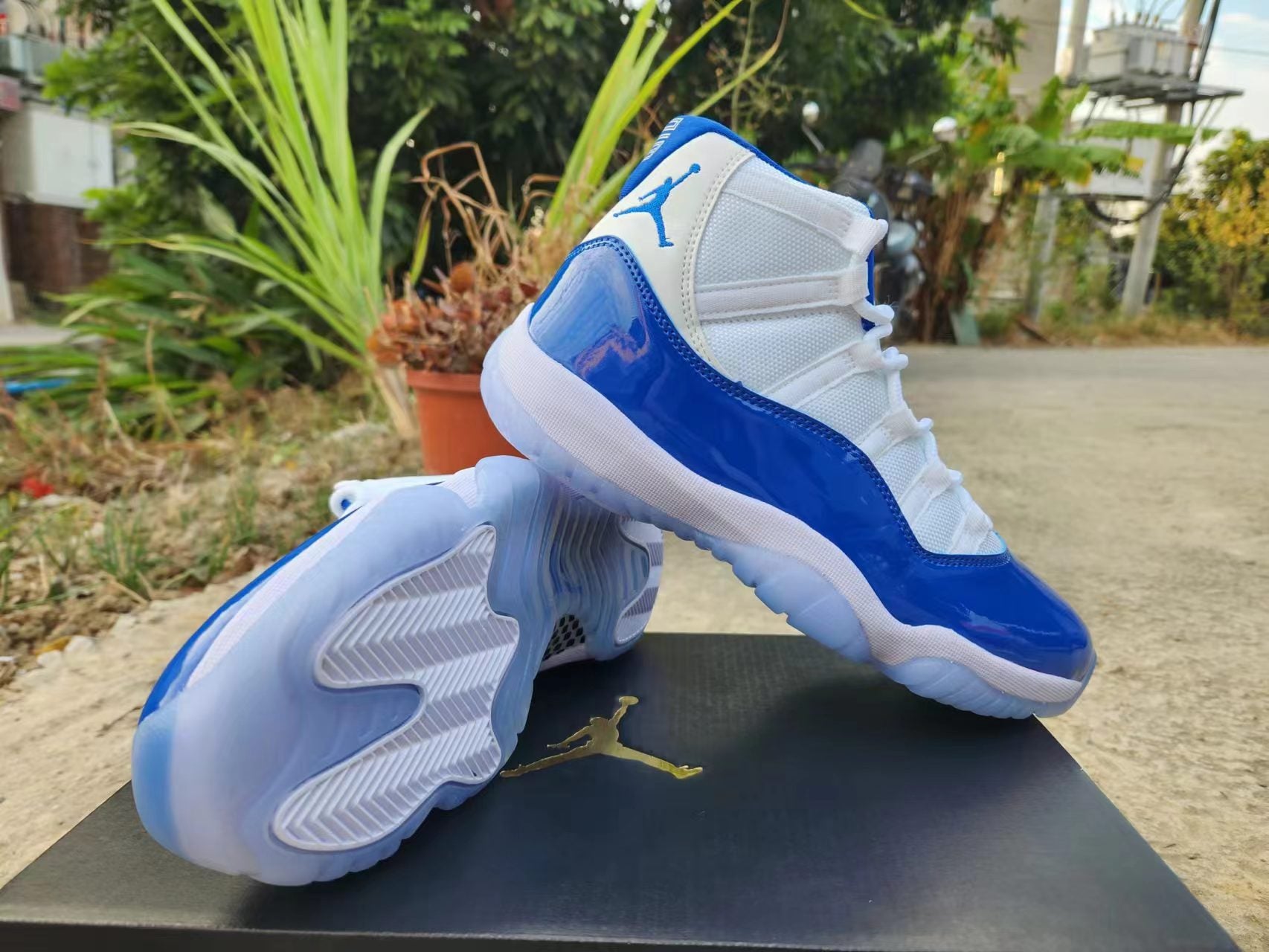 JORDAN 11 Blue and White