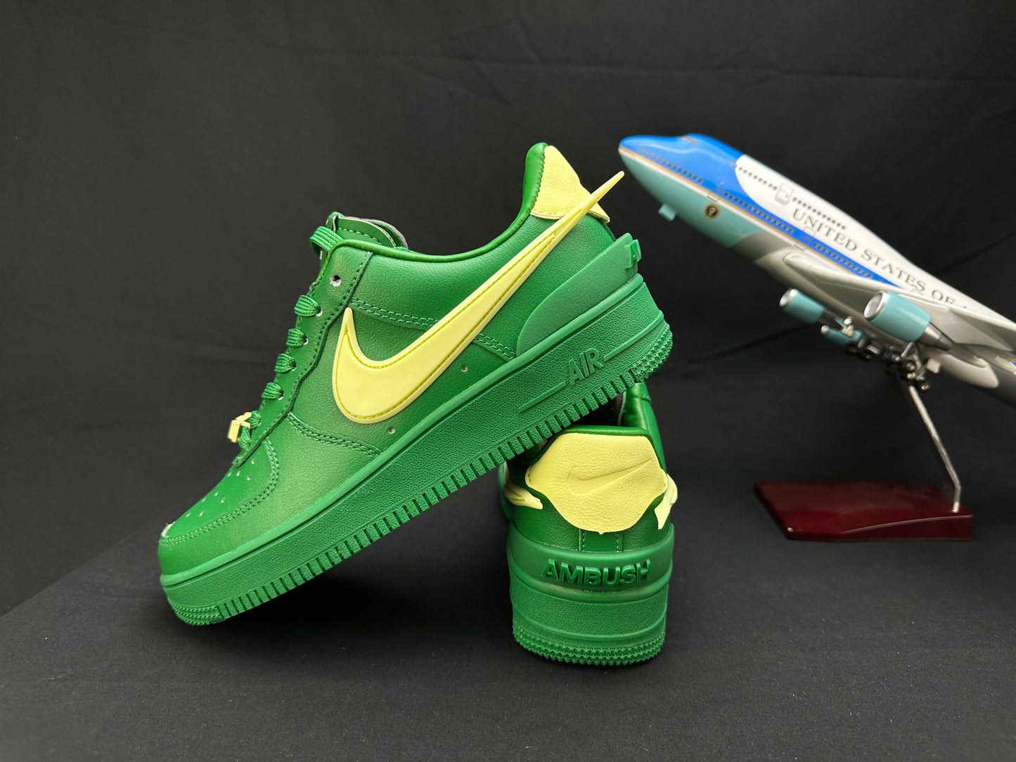 NIKE AIR FORCE 1 "Big Swoosh Green"