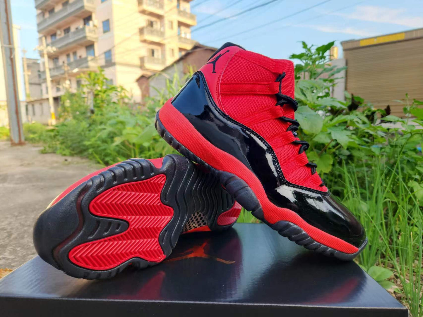 JORDAN 11 Black and Red