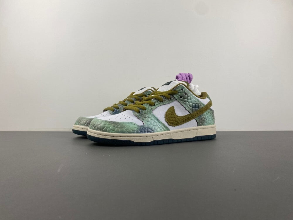 Nike SB Dunk Low "Chameleon"