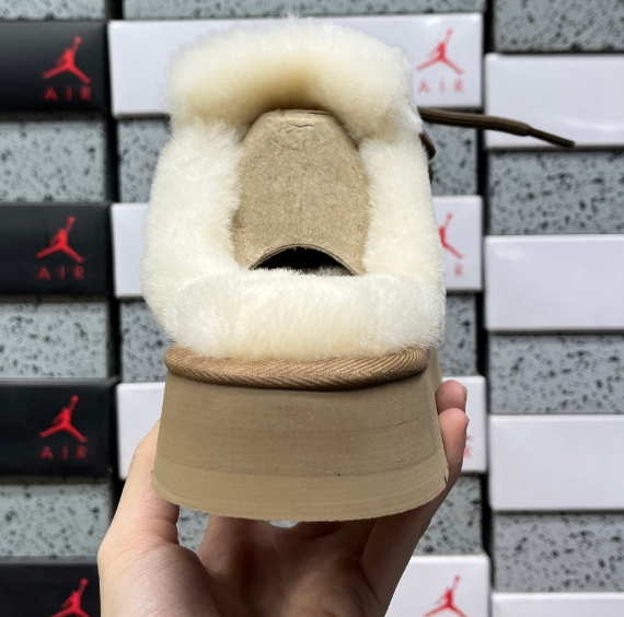 UGG Disquette Charm Slide in Chestnut