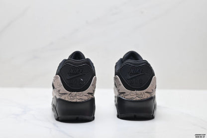 Nike Air Max in Black/Brown: Terroir Noir