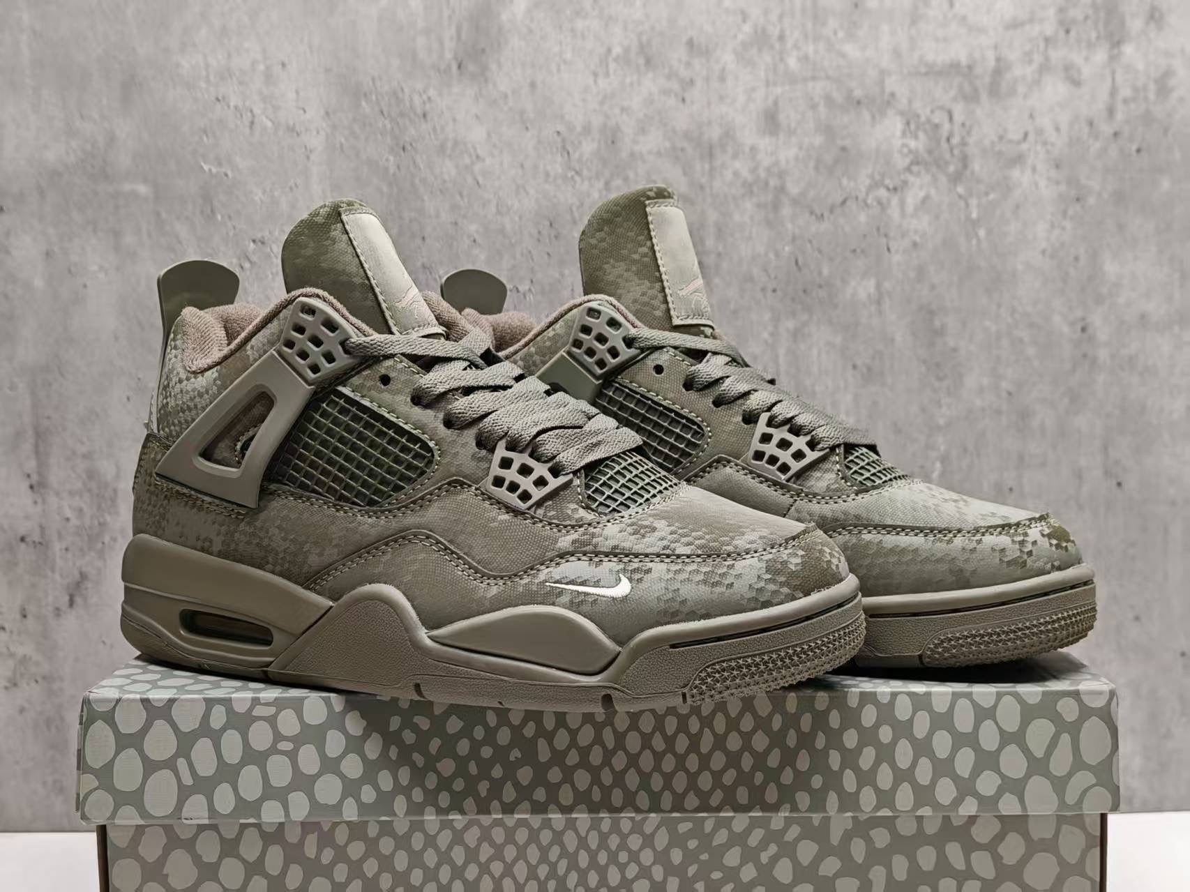 Air Jordan 4 Retro "Military Mamba"