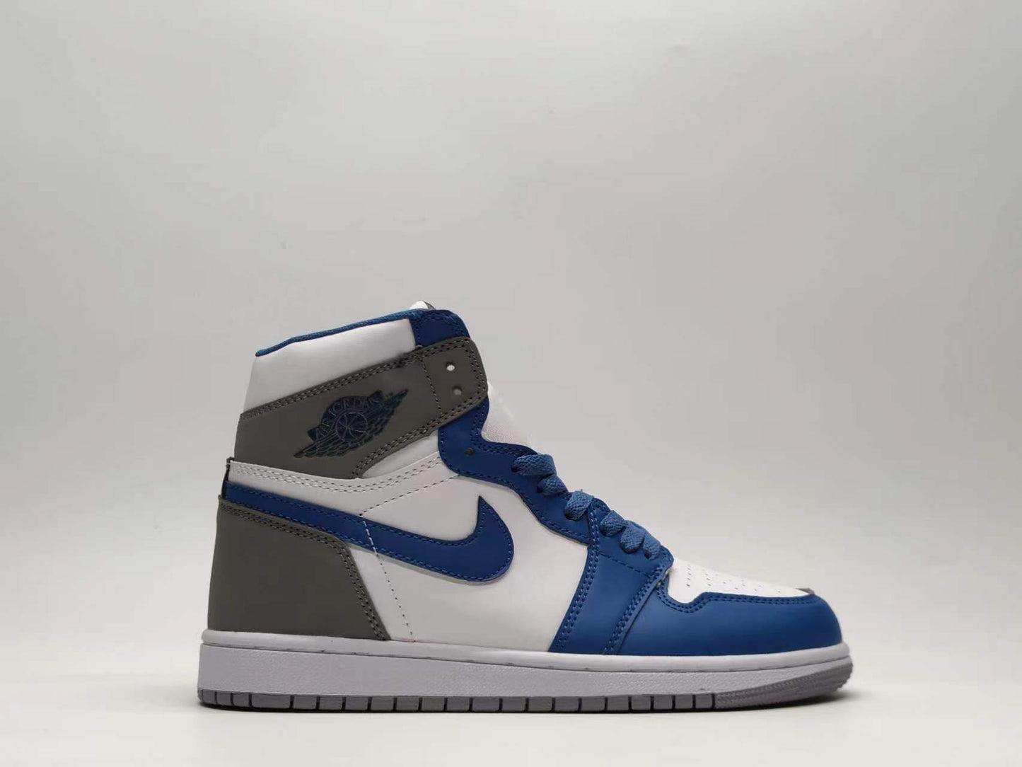 Air Jordan 1 Retro High OG 'Military Blue'