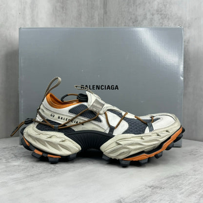 Balenciaga Hamp tons Sneaker in White/Black/Orange: Disruptive Contrast