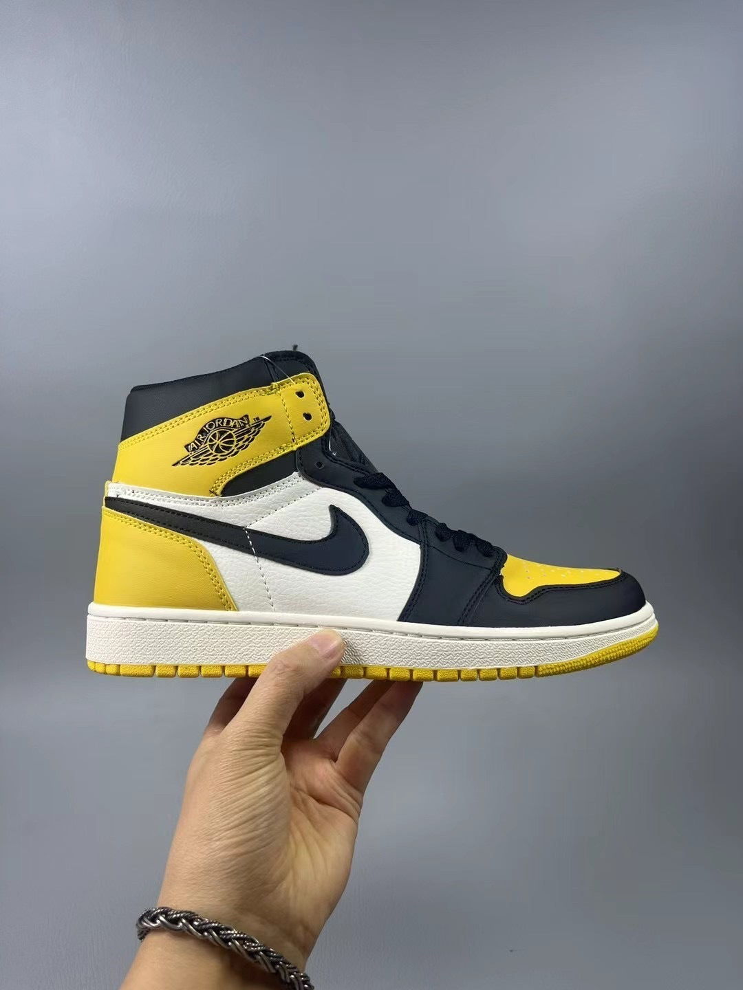 Air Jordan 1 Retro High OG "Black Toe / Yellow"