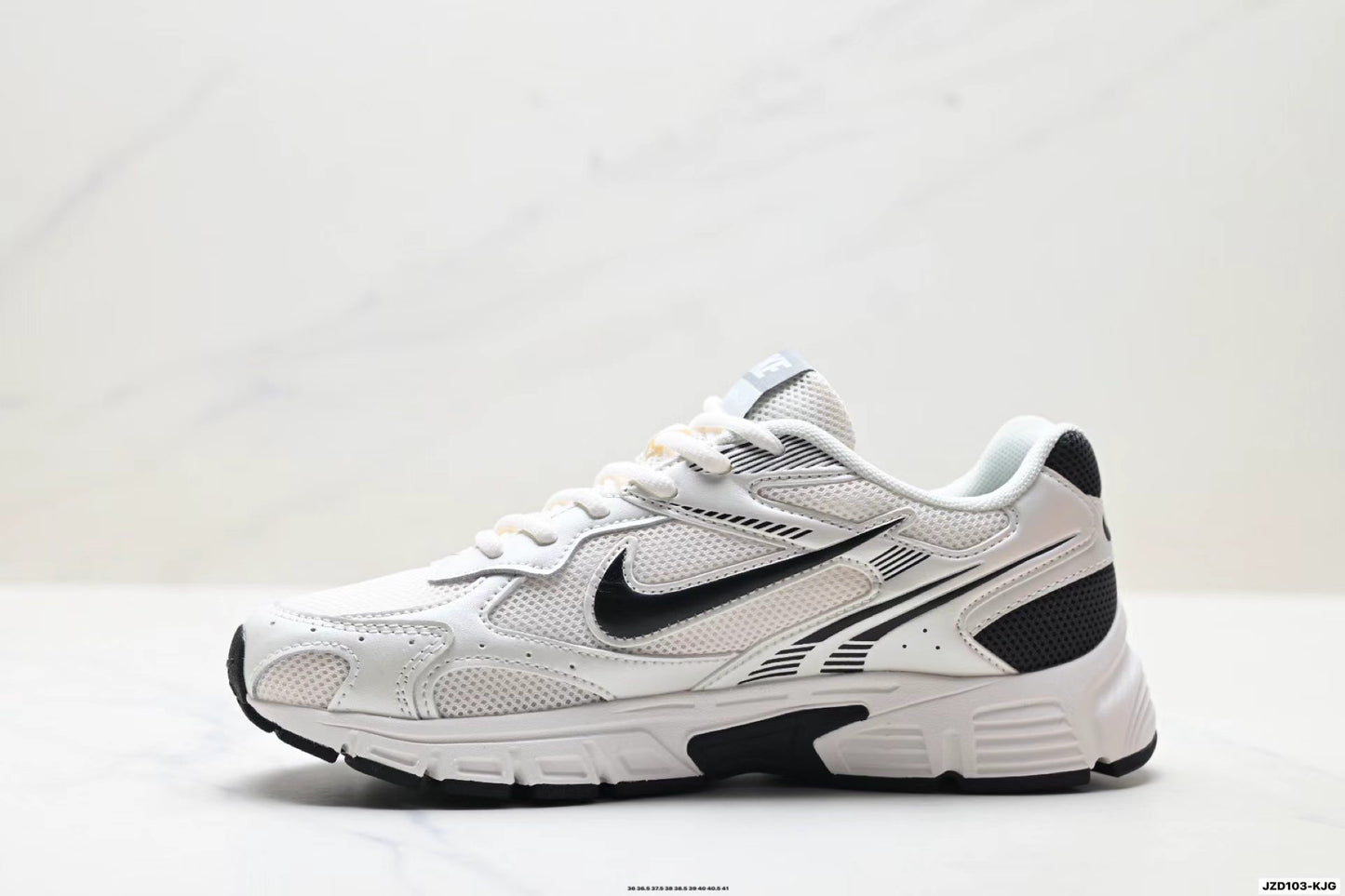 Nike Zoom Vomero 20 in White/Black: Inverted Aerial