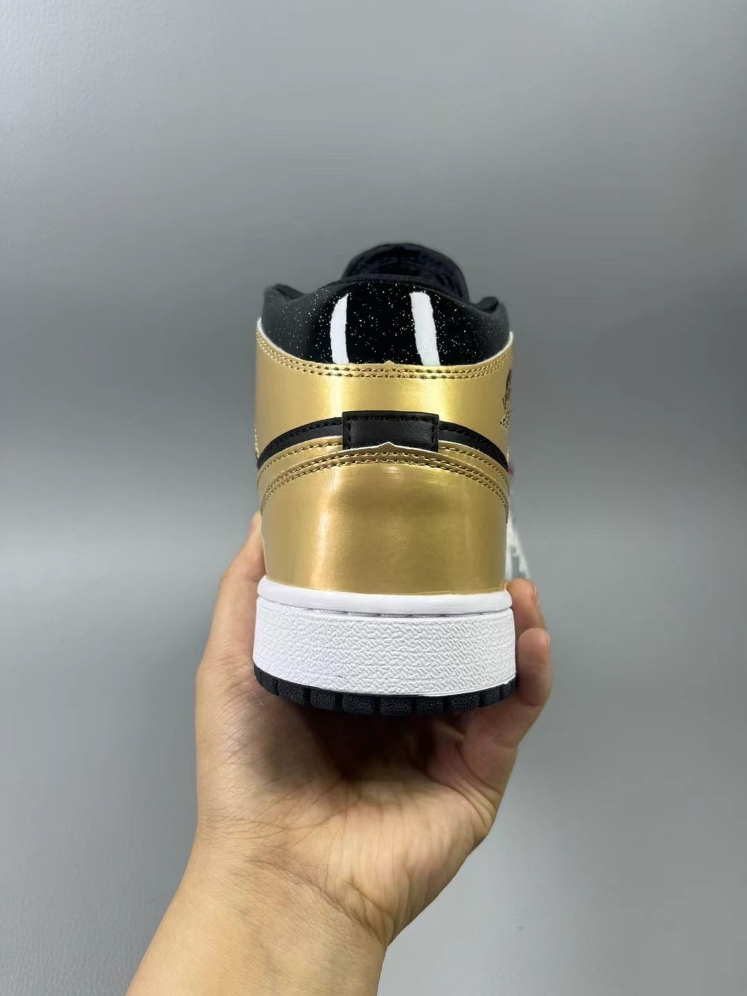 Air Jordan 1 Mid "Black/Gold"