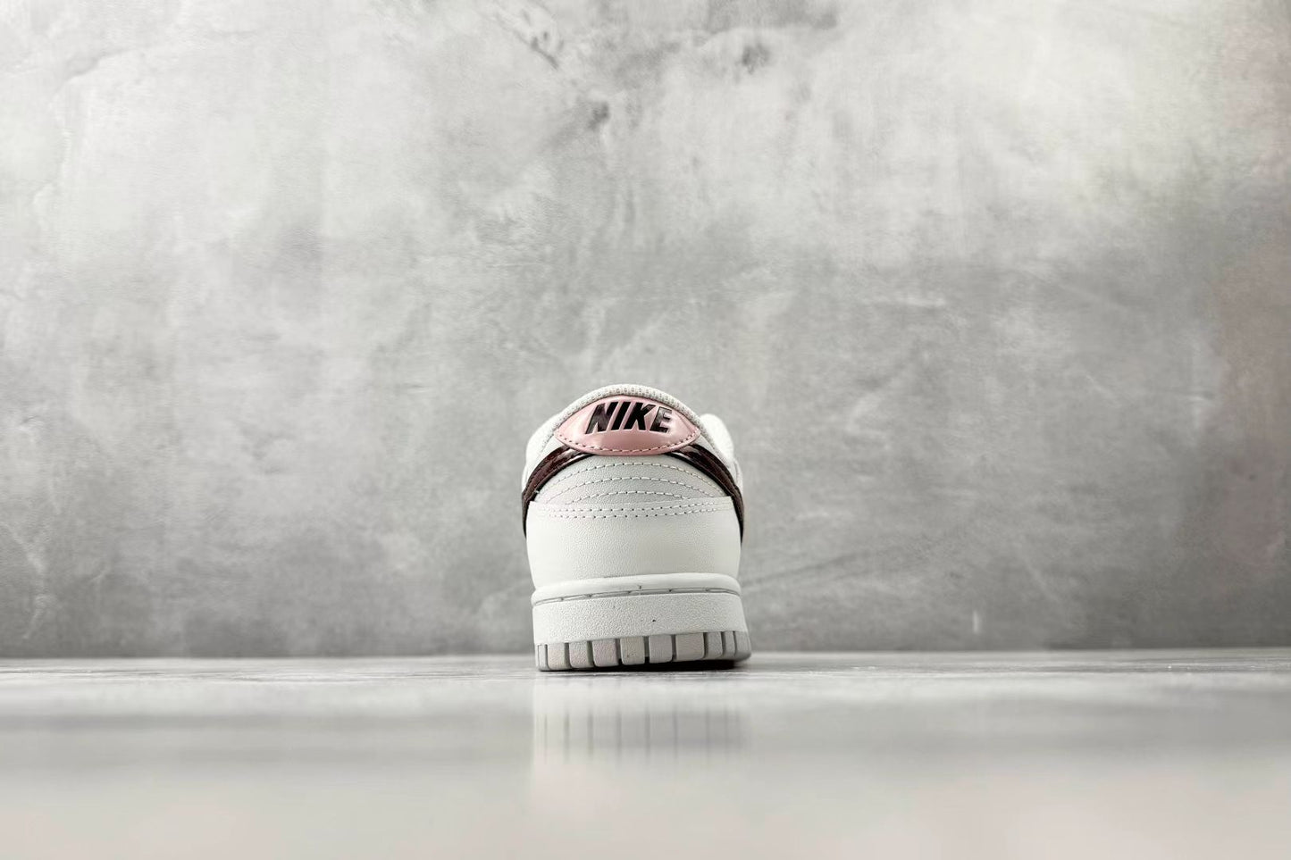Nike Dunk Low “White/University Red” – Classic Court Contrast