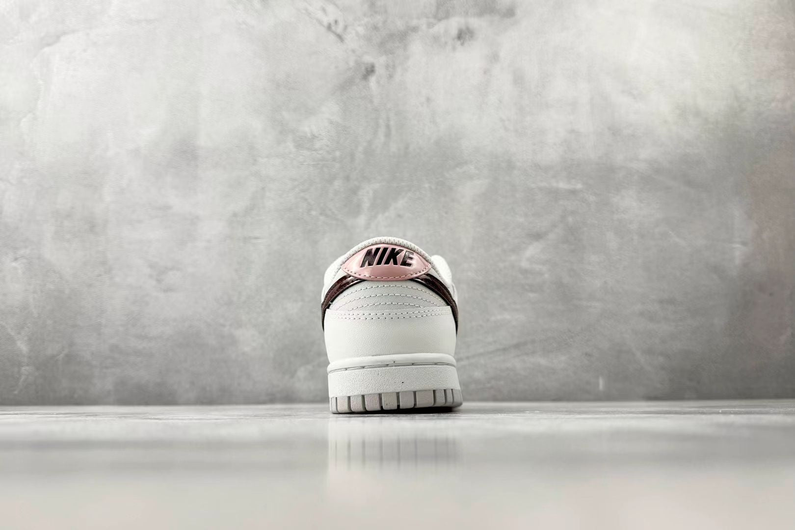 Nike Dunk Low “White/University Red” – Classic Court Contrast