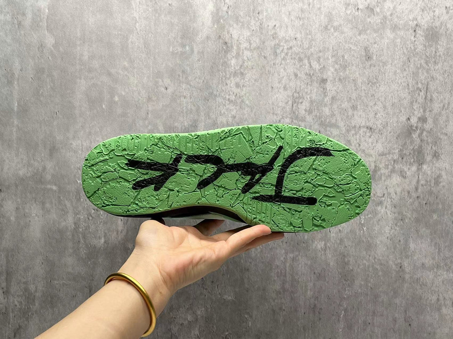 Air Jordan 1 Mid "Pine Green / Roach"