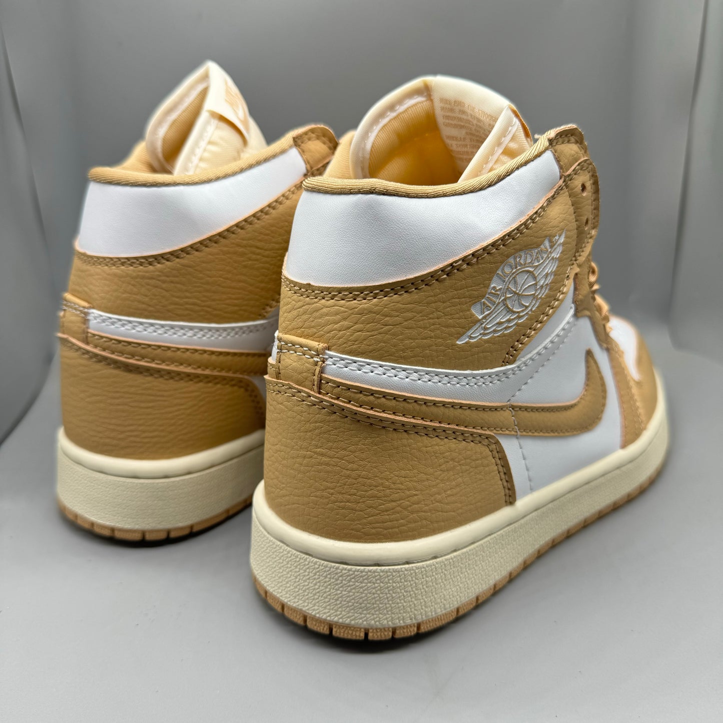 Air Jordan 1 Retro High OG "Light Brown"