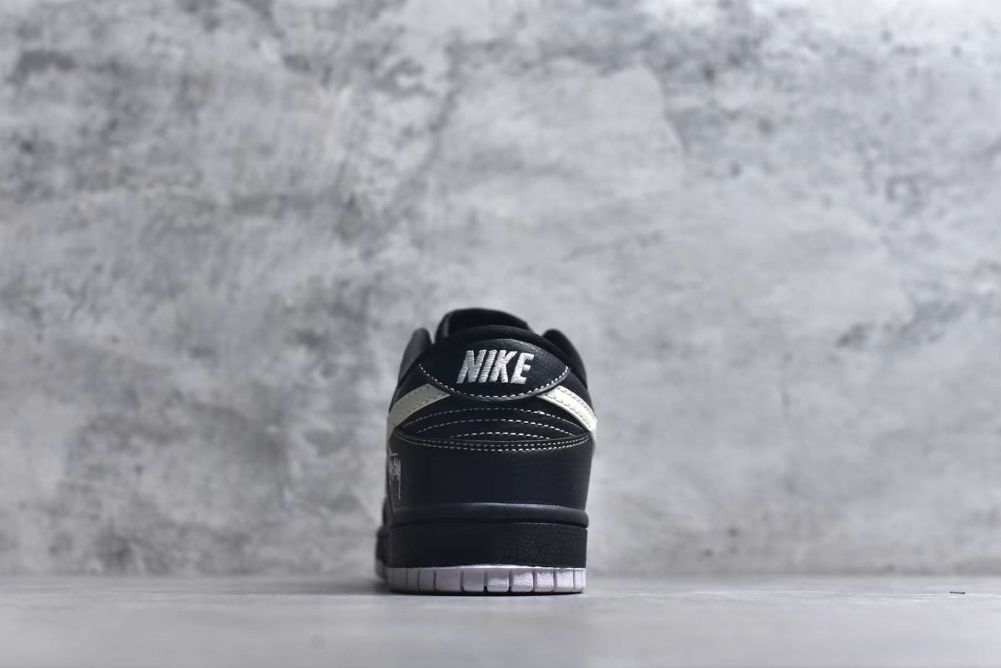 Nike Dunk Low “White/Black” – The Timeless “Panda” Essential