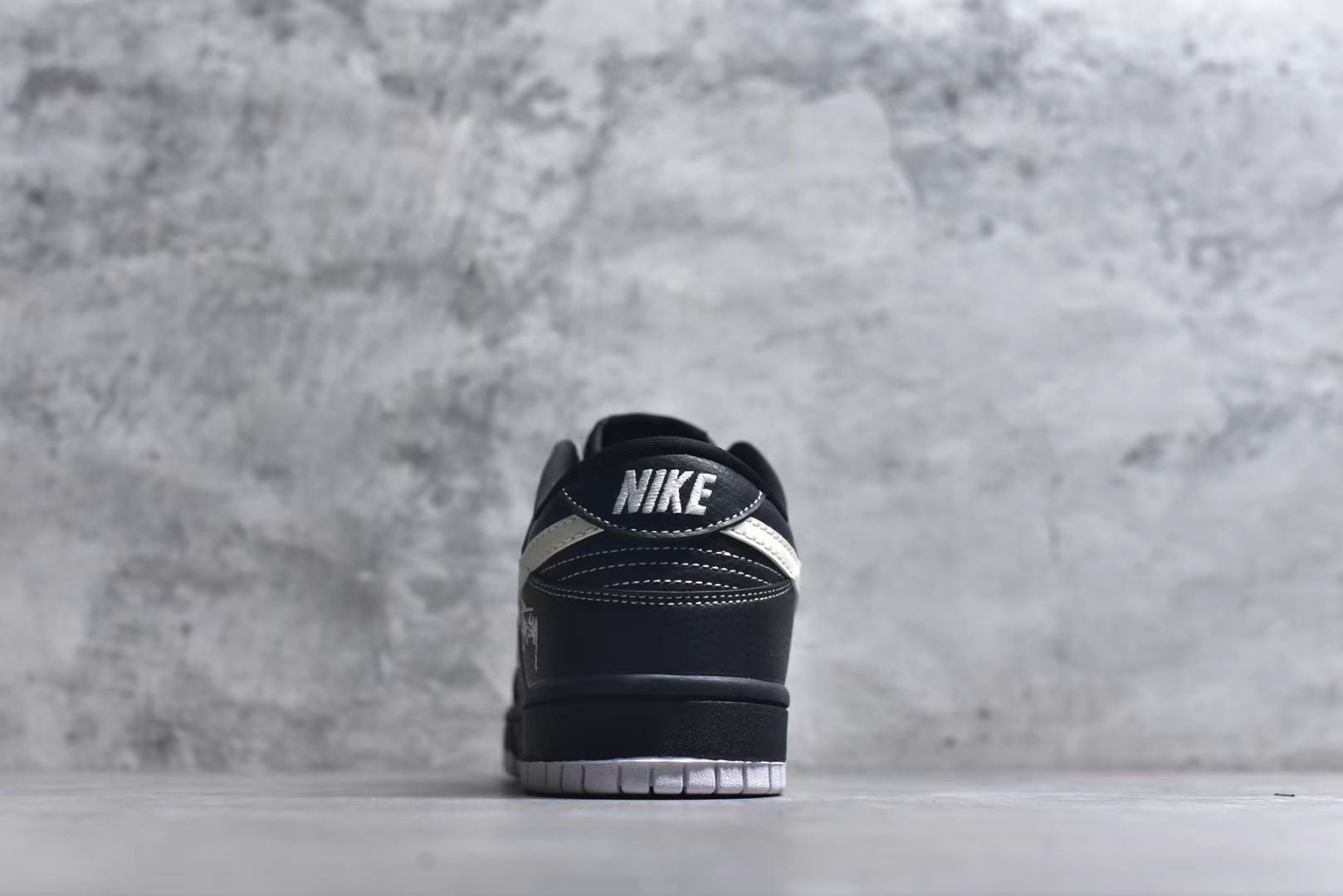 Nike Dunk Low “White/Black” – The Timeless “Panda” Essential