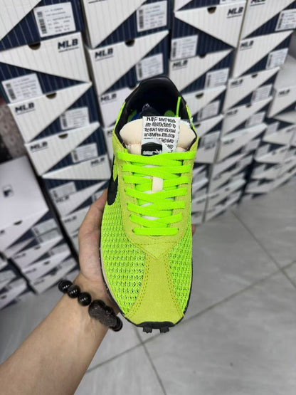 Nike Roshe Run in Green/Black: Forest Nocturne