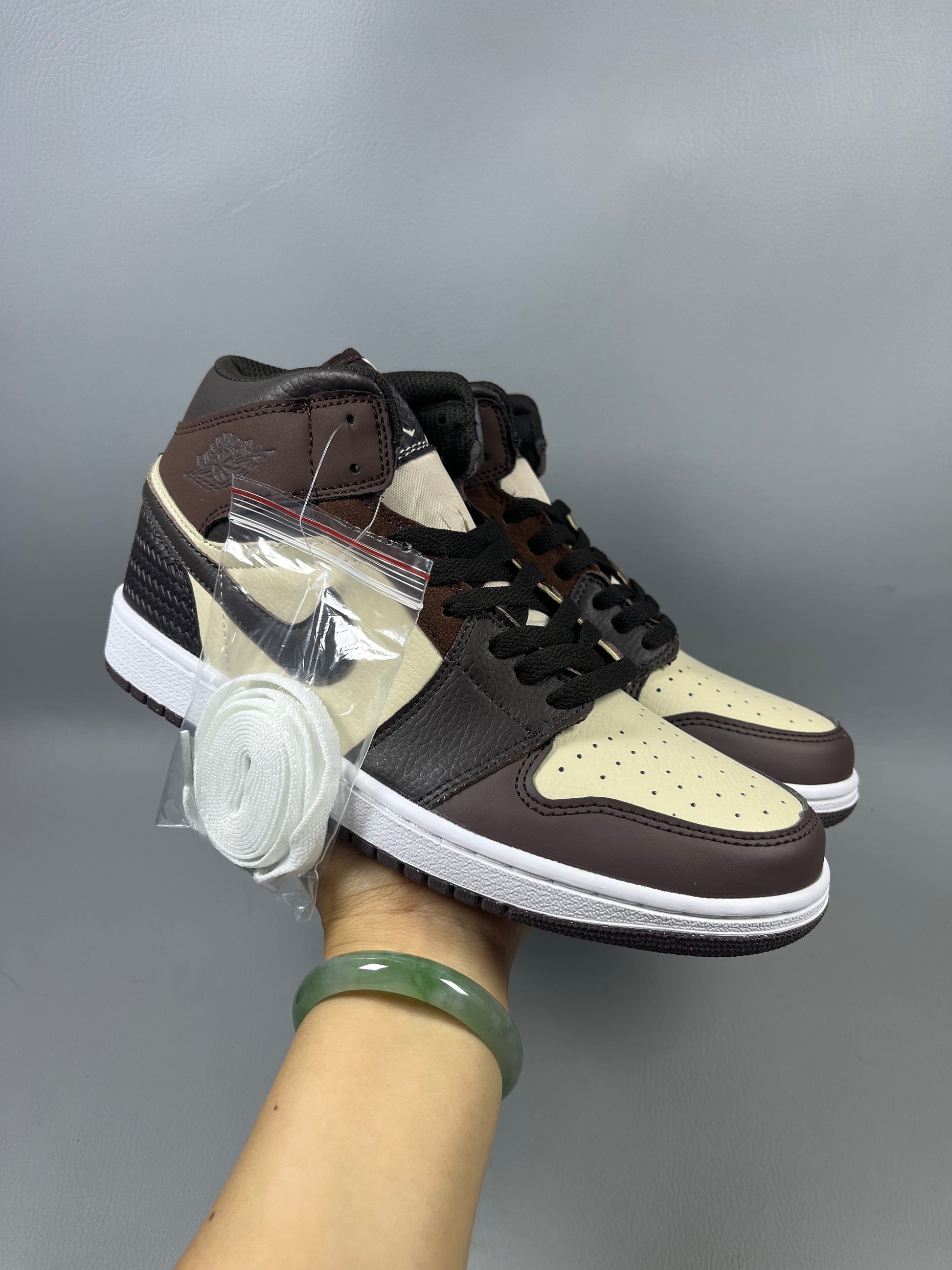 Air Jordan 1 Mid "Brown/Sail/Black"