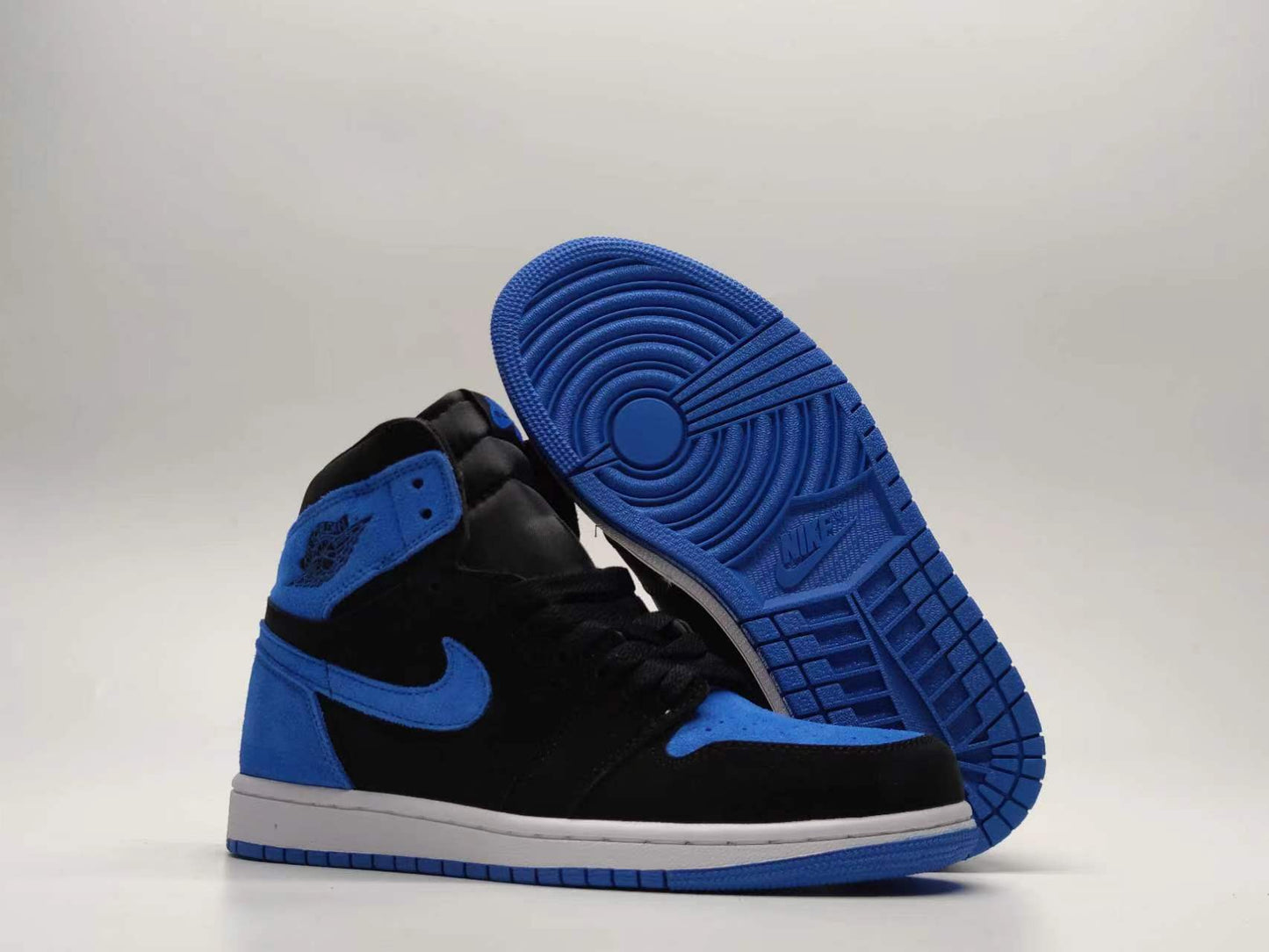 Air Jordan 1 Retro High OG "Royal"