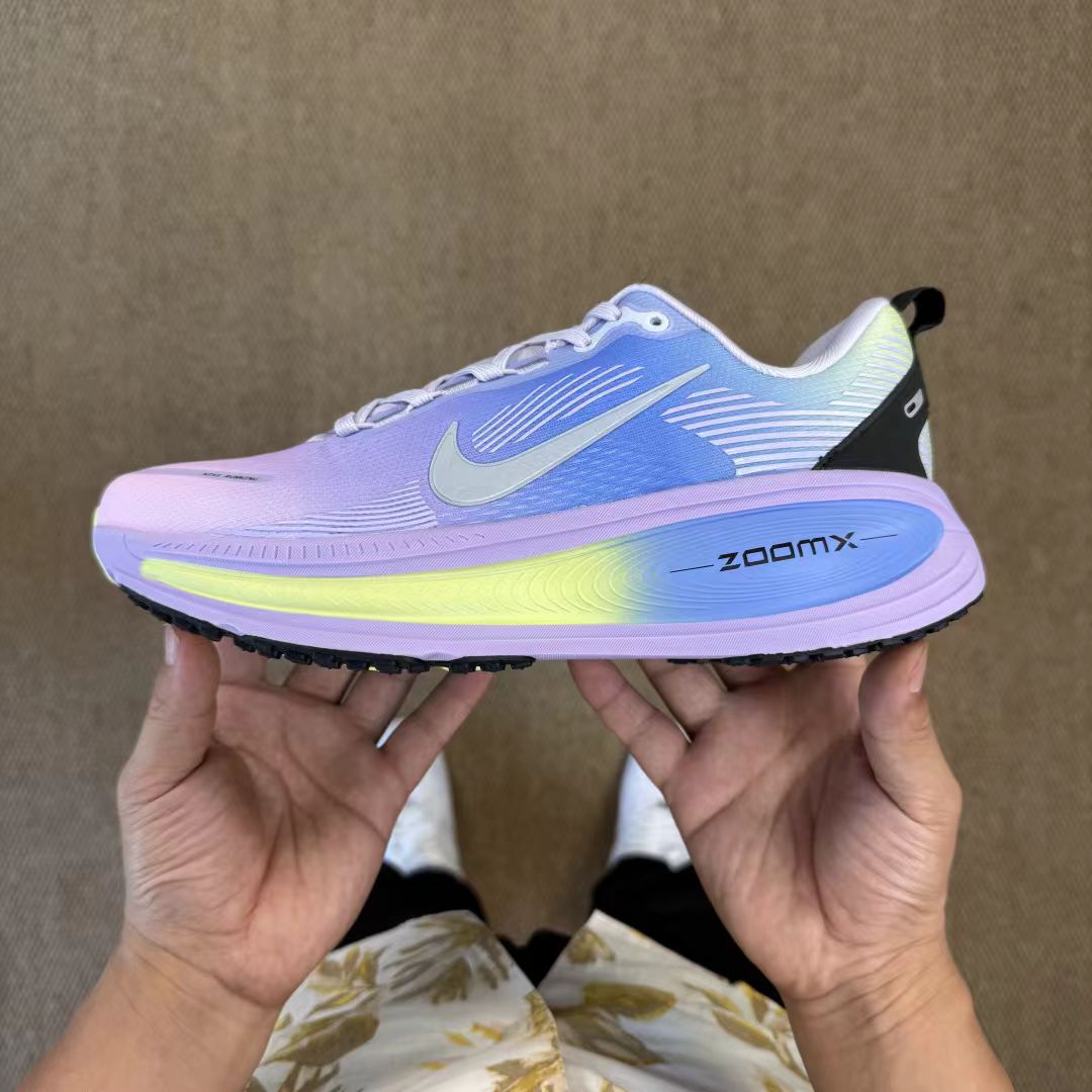 Nike Zoom Vomero in Blue/Purple: Twilight Gradient