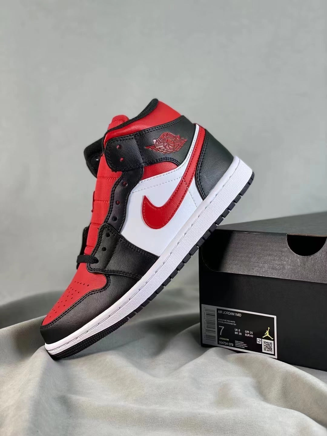 Air Jordan 1 Retro Mid "Black/White/Varsity Red"