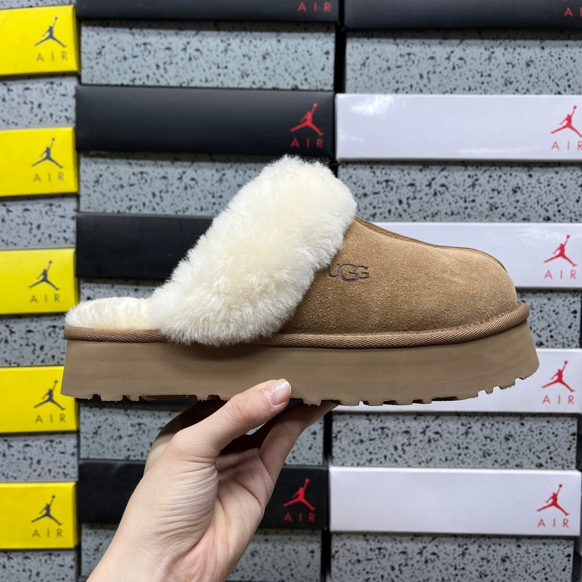 UGG Classic Ultra Mini Platform in Chestnut