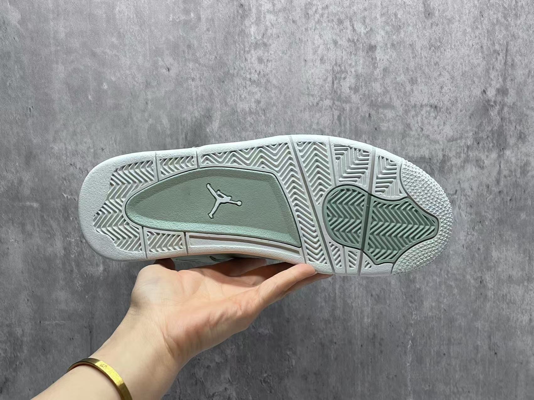 Air Jordan 4 Retro "Cool Mint"