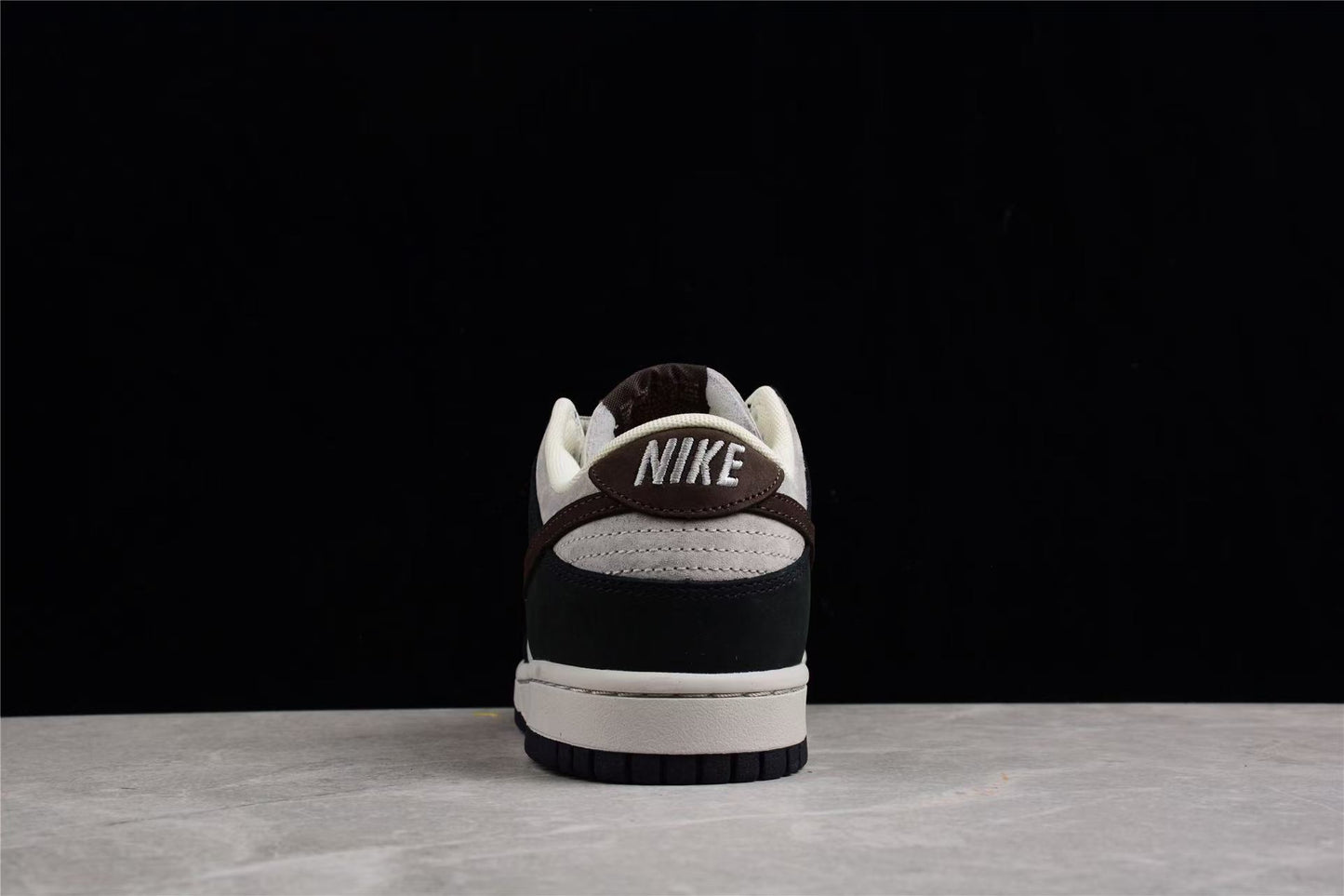 Nike Dunk Low "Black/White" – The Iconic Panda