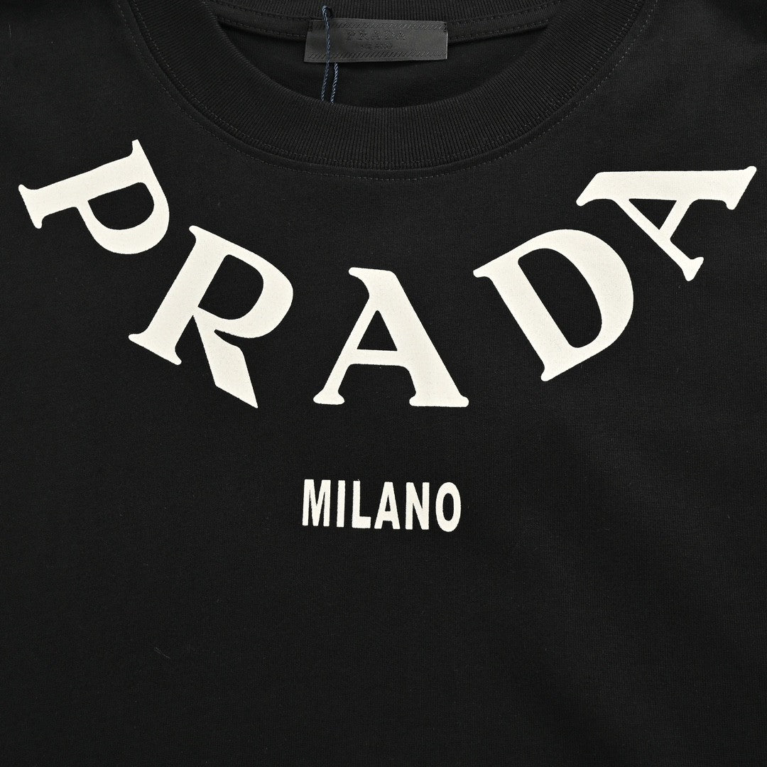 Pra*a t-shirt - black with bold branding