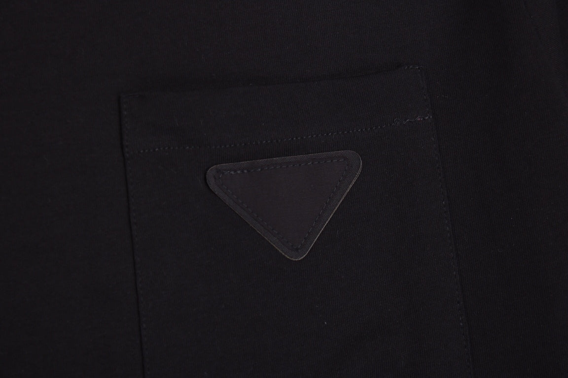 Pra*a logo pocket t-shirt (black)