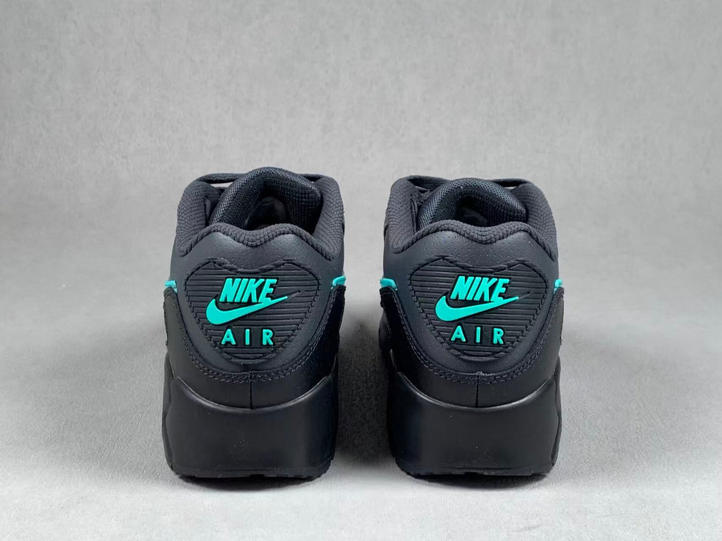 Nike Air Max 90 “Black/Green” – Iconic Contrast